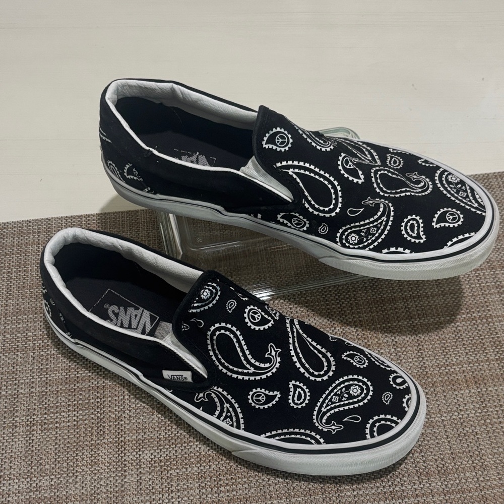 Vans Classic Slip-On Paisley Sneakers - Black/White